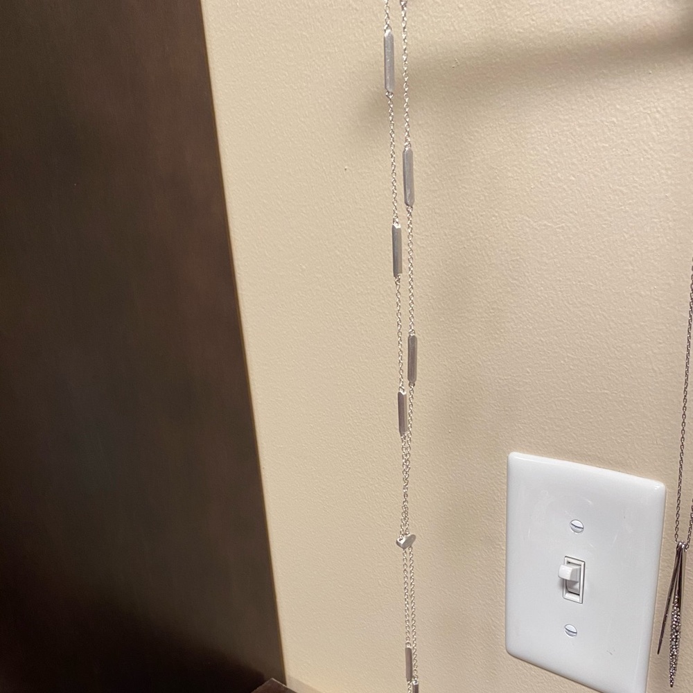 Kendra Scott necklace